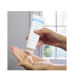 Ren Rosa Centifolia Gentle Exfoliating Cleanser 2 Ren Rosa Centifolia Gentle Exfoliating Cleanser - Image 2